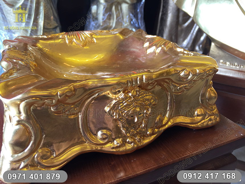 đ&uacute;c gạt t&agrave;n versace thếp v&agrave;ng 9999